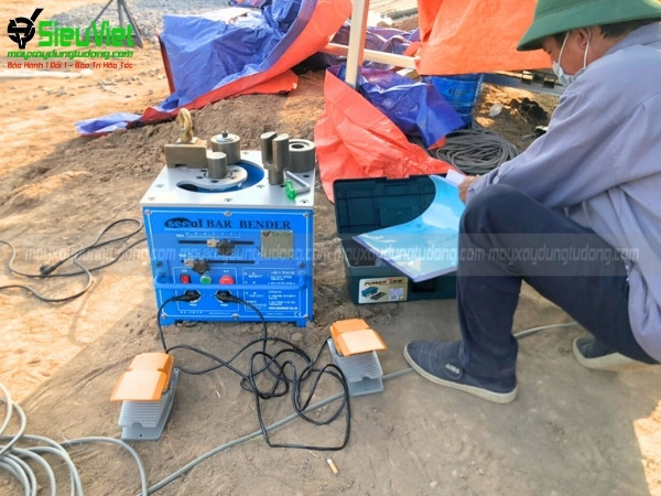 Máy uốn sắt điện 220V, 1 pha Siêu Việt cung cấp tại công trình