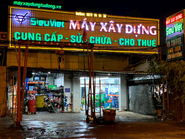Cửa hàng máy xây dựng tự động Siêu Việt