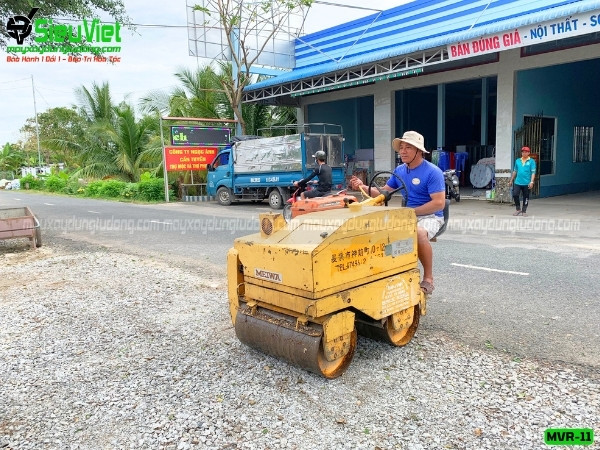 Siêu Việt bàn giao xe lu rung 1 tấn MVR-11 Meiwa cho khách hàng